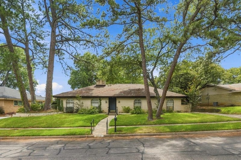 1805 Holm Oak Street, Arlington TX 76012 - Photo 2