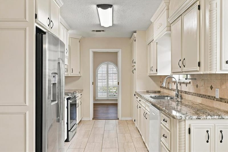 1805 Holm Oak Street, Arlington TX 76012 - Photo 12