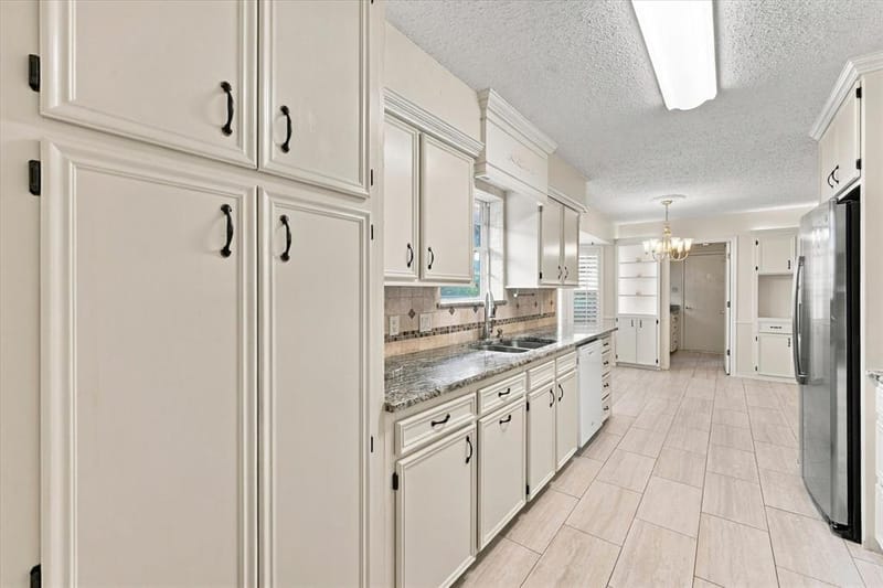 1805 Holm Oak Street, Arlington TX 76012 - Photo 7
