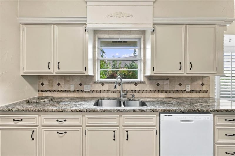 1805 Holm Oak Street, Arlington TX 76012 - Photo 9