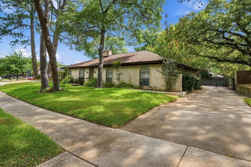 1805 Holm Oak Street, Arlington TX 76012 - Photo 31