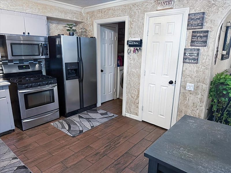 705 Parker Circle, Garland TX 75040 - Photo 10
