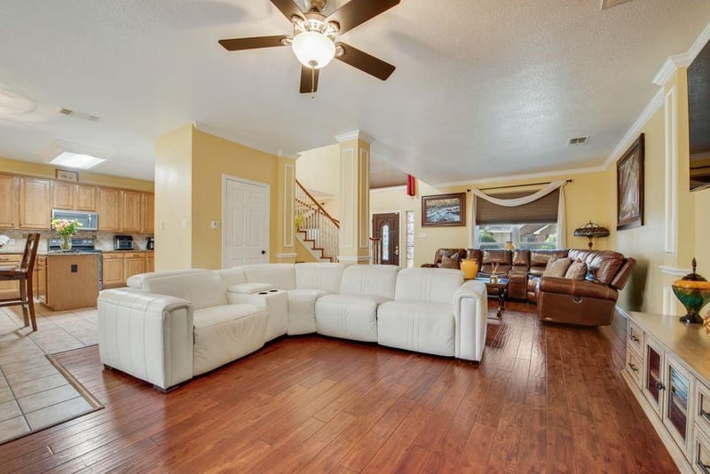 6405 Creekbend Court, Arlington TX 76001 - Photo 6