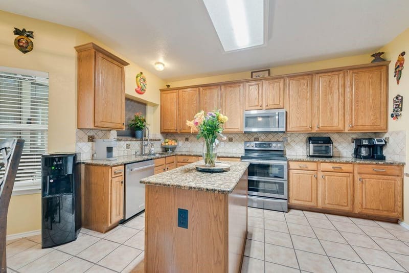 6405 Creekbend Court, Arlington TX 76001 - Photo 12