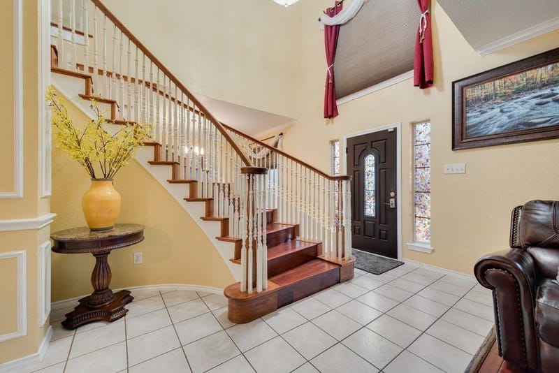 6405 Creekbend Court, Arlington TX 76001 - Photo 5