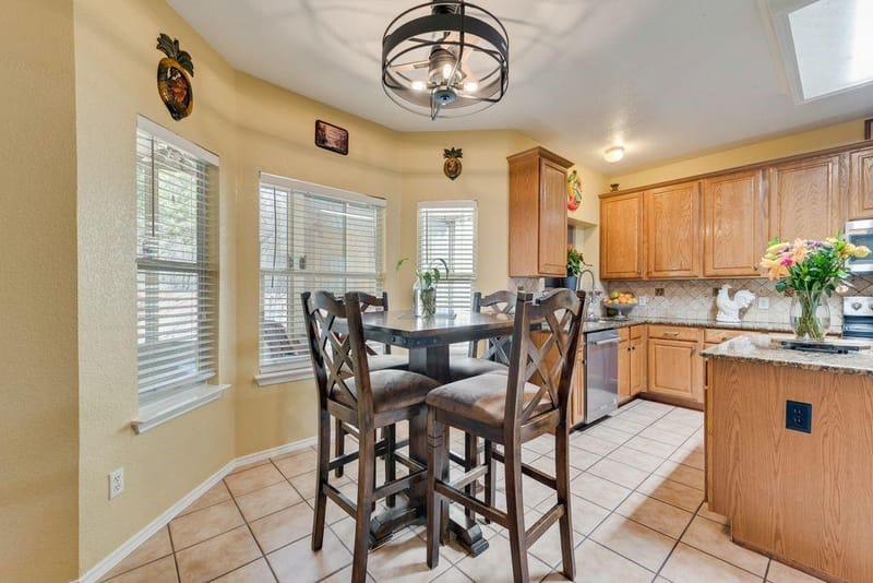 6405 Creekbend Court, Arlington TX 76001 - Photo 9
