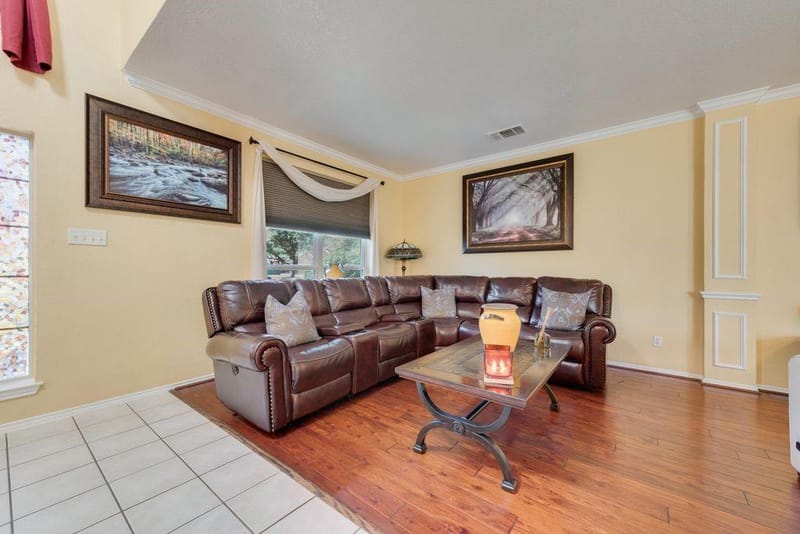 6405 Creekbend Court, Arlington TX 76001 - Photo 4