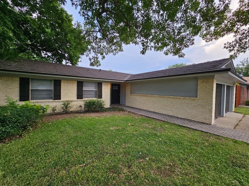 220 Bluebird Circle, Denton TX 76209