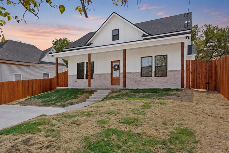 2704 Clay Avenue, Waco TX 76711 - Photo 2