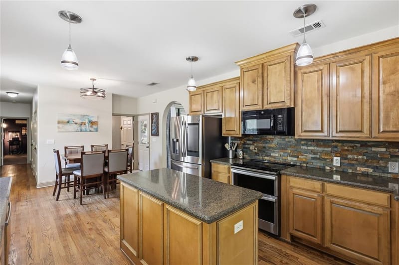 13989 Windham Drive, Van Alstyne TX 75495 - Photo 9