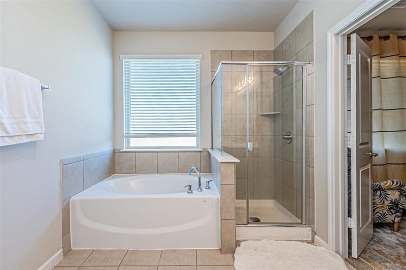 1104 Goldenrod Drive, Godley TX 76044 - Photo 6