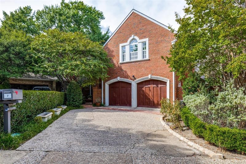 7 Queensview Court, Dallas TX 75225 - Photo 2