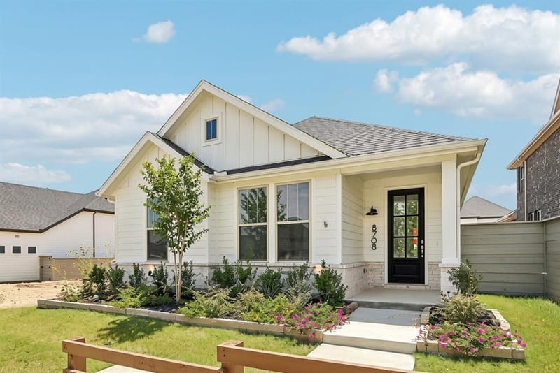 8721 Lacey Oak Drive, Justin TX 76247 - Photo 5