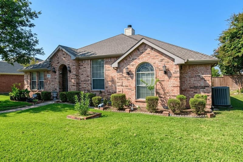 5818 Macgregor Drive, Garland TX 75043 - Photo 3