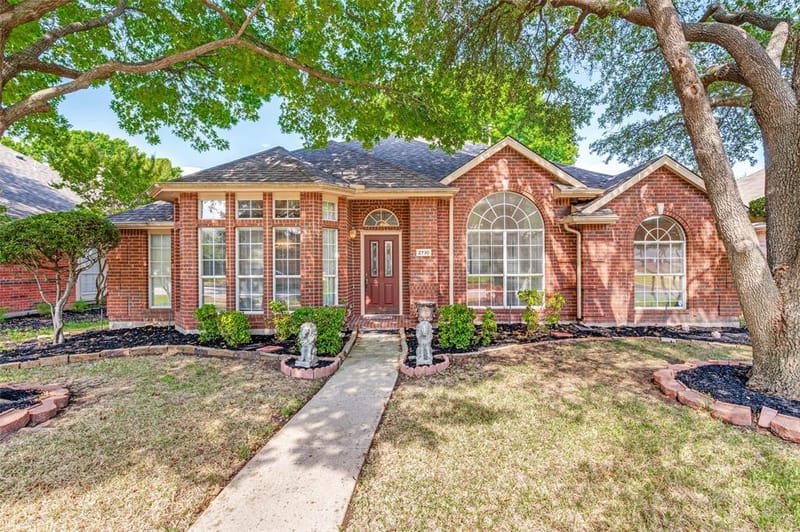 2710 Cheverny Drive, McKinney TX 75070 - Photo 2