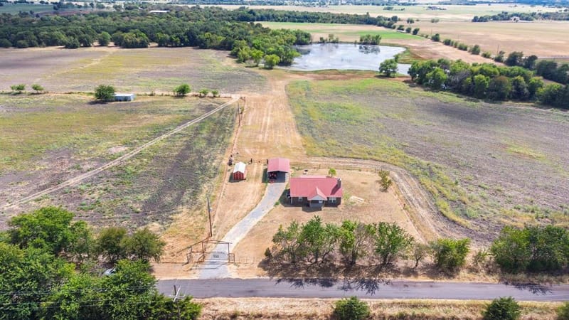 7959 County Road 4823, Wolfe City TX 75496 - Photo 3
