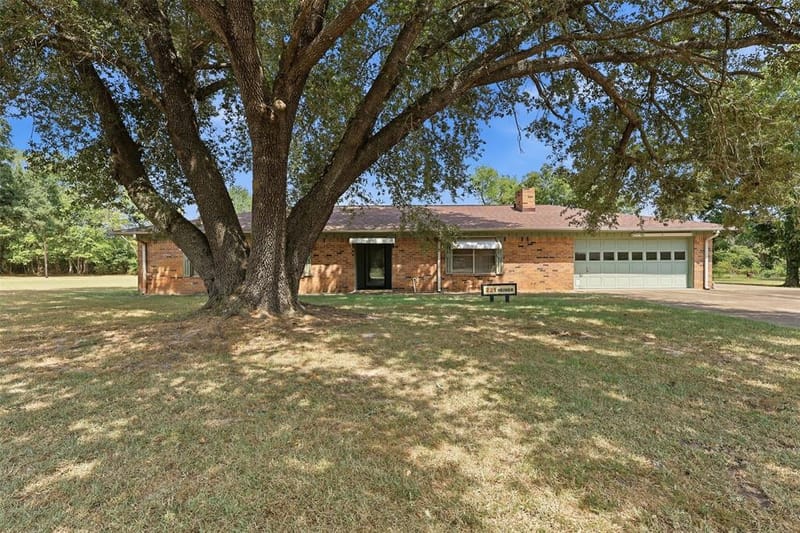 221 County Road 3220, Mount Pleasant TX 75455 - Photo 2
