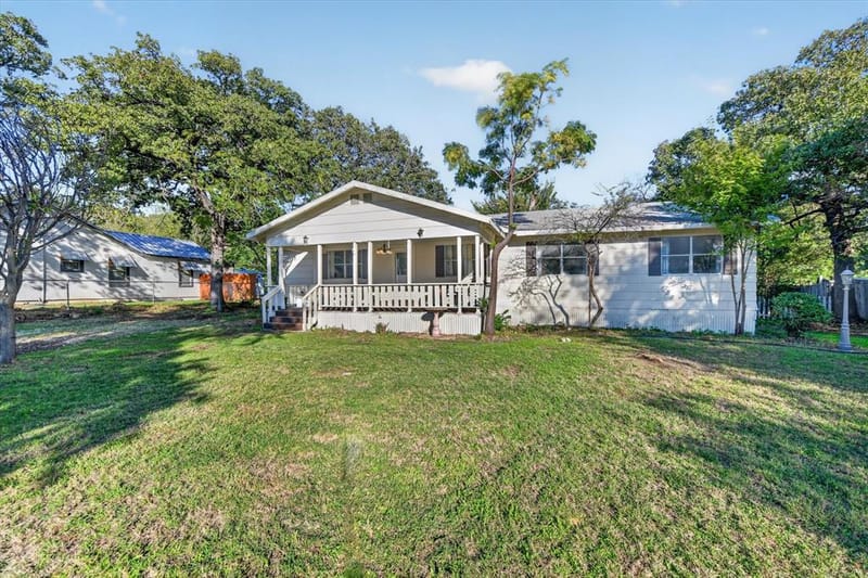 2928 Delaware Trail, Lake Worth TX 76135