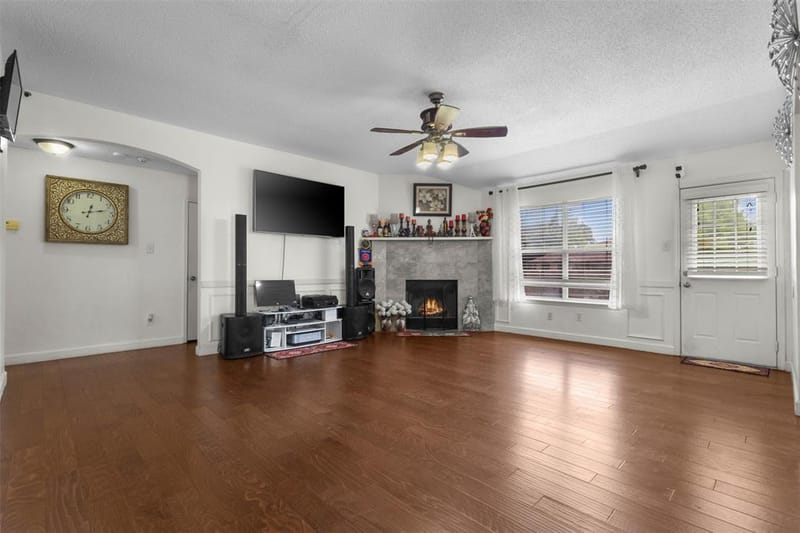 300 Comiskey Court, Saginaw TX 76179 - Photo 4