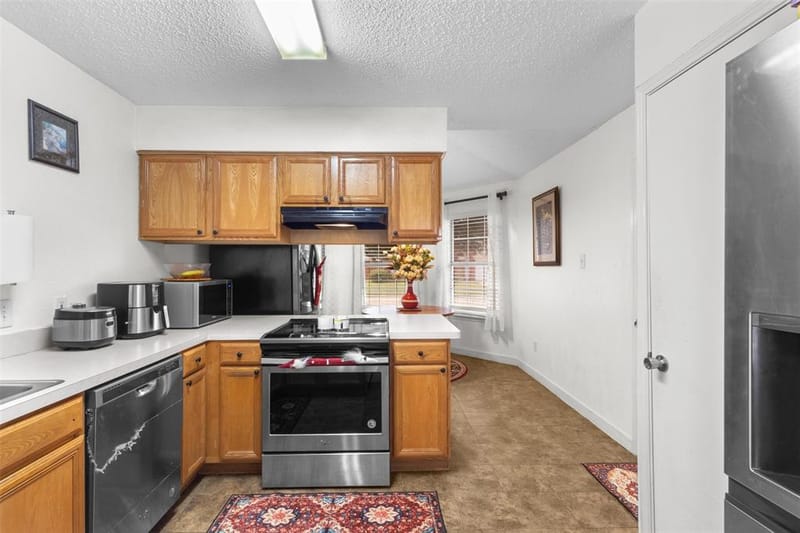 300 Comiskey Court, Saginaw TX 76179 - Photo 8