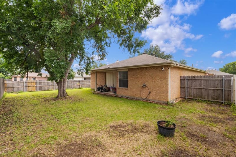 300 Comiskey Court, Saginaw TX 76179 - Photo 25