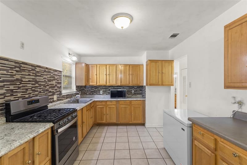 4805 Ira Street, Haltom City TX 76117 - Photo 6