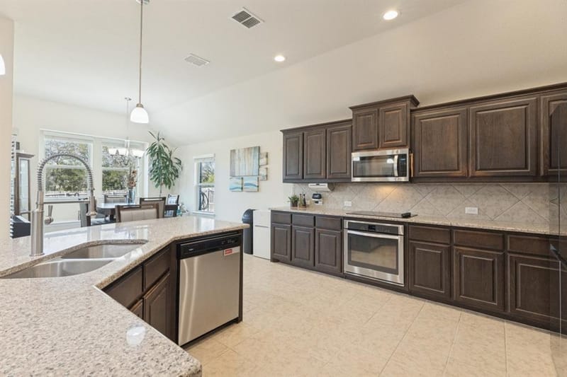 210 Ovaletta Drive, Justin TX 76247 - Photo 7