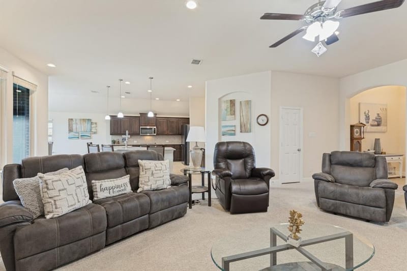 210 Ovaletta Drive, Justin TX 76247 - Photo 3