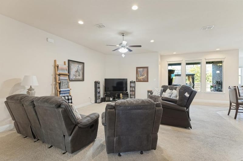 210 Ovaletta Drive, Justin TX 76247 - Photo 4