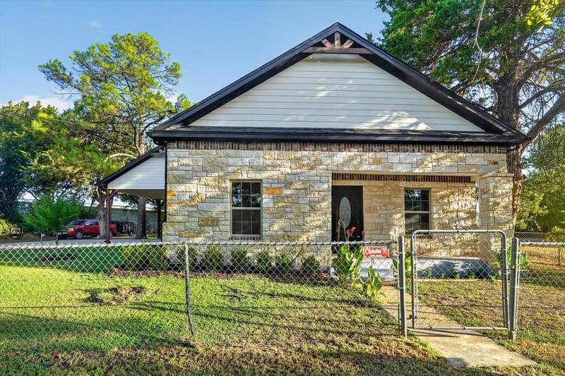 617 E Chambers Street, Cleburne TX 76031