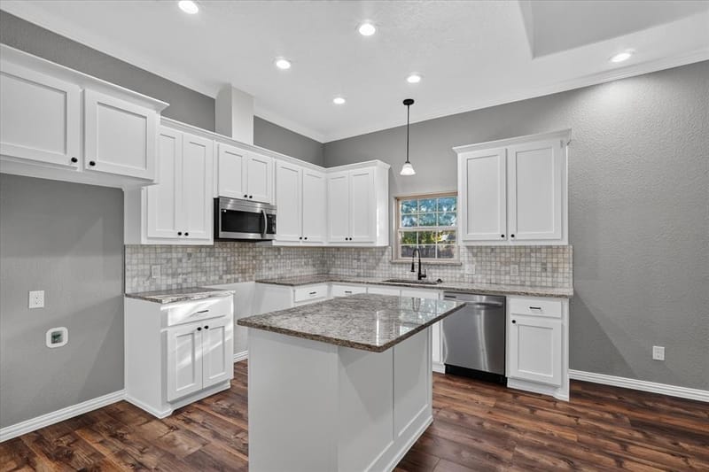 617 E Chambers Street, Cleburne TX 76031 - Photo 9