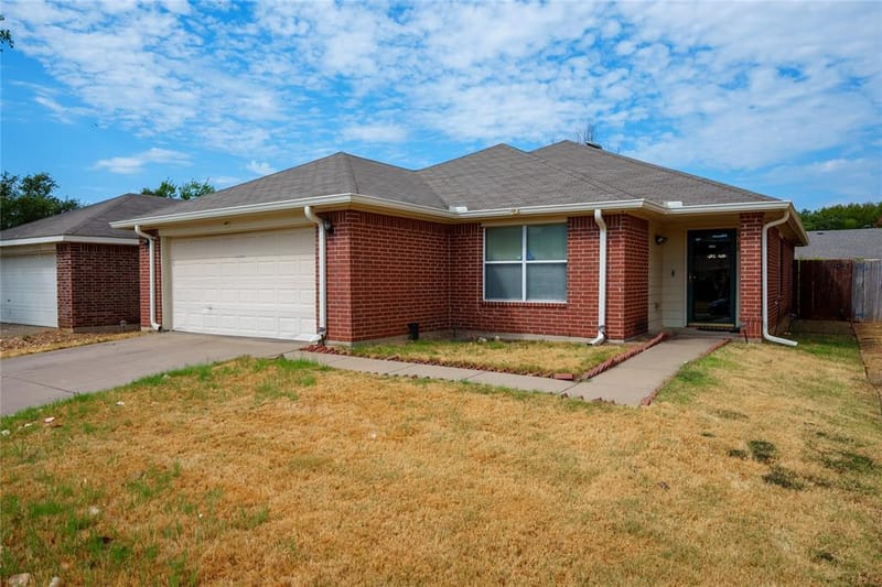 2748 Maegen Circle, Fort Worth TX 76112