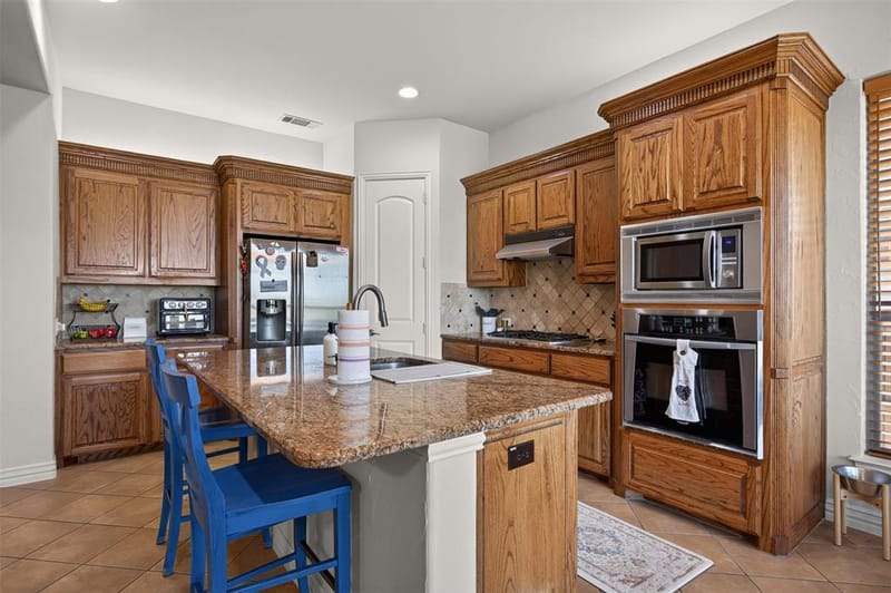 2101 S Hill Drive, Irving TX 75038 - Photo 5