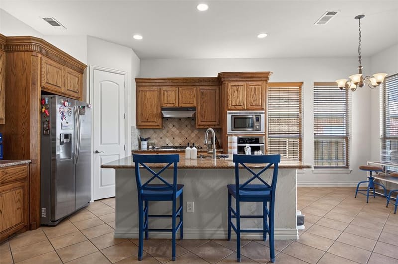2101 S Hill Drive, Irving TX 75038 - Photo 4