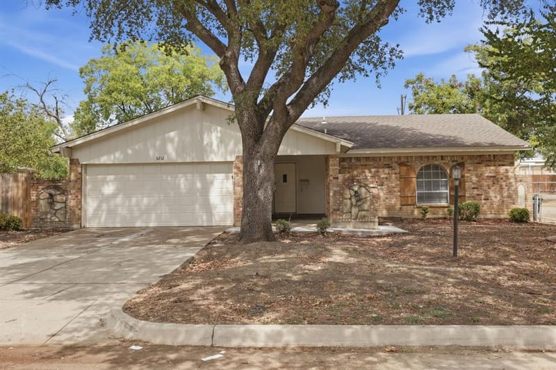 3212 Glenmont Drive, Fort Worth TX 76133 - Photo 2