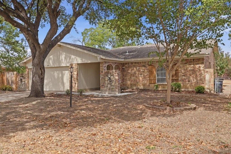 3212 Glenmont Drive, Fort Worth TX 76133 - Photo 3