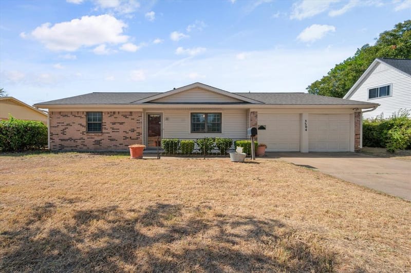 3504 Carriage Hill Drive, Forest Hill TX 76140