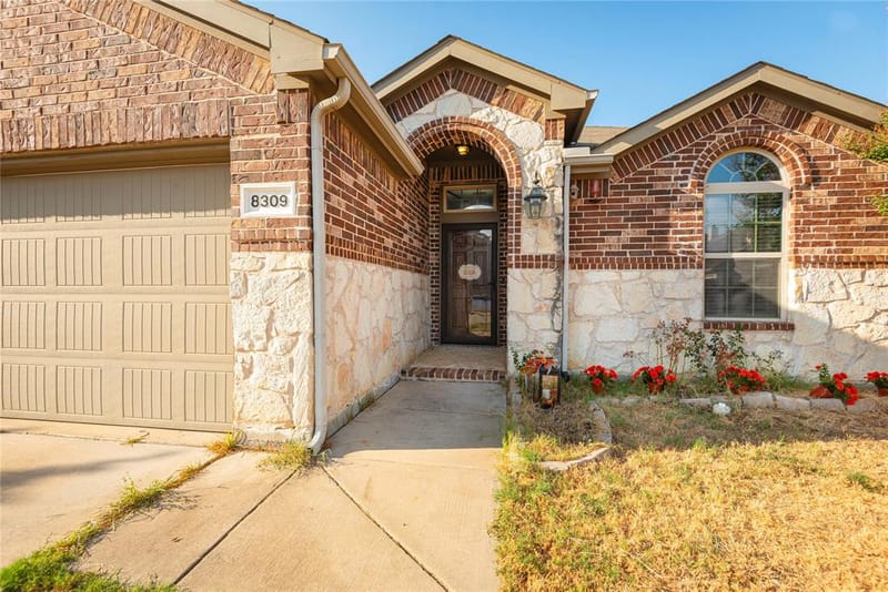 8309 Black Hills Trail, Aubrey TX 76227