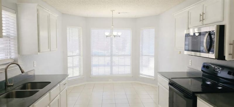 7004 Snowivy Court, Arlington TX 76001 - Photo 6