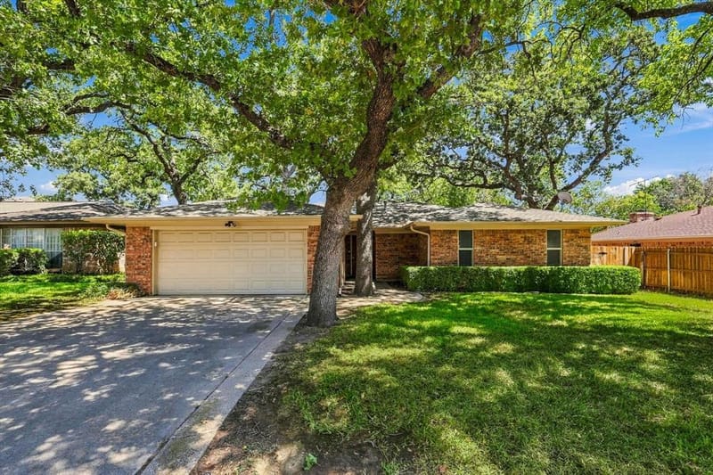 2724 Meadow Green, Bedford TX 76021 - Photo 2