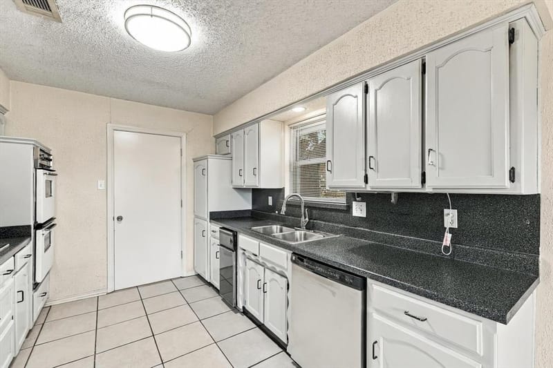 2724 Meadow Green, Bedford TX 76021 - Photo 10