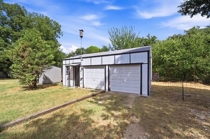 7501 Cains Meadow Court, Burleson TX 76028 - Photo 30