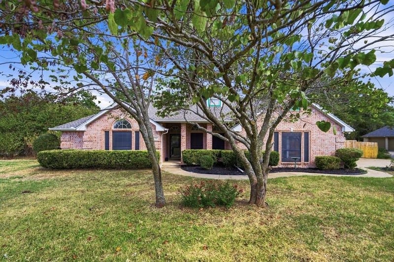 7501 Cains Meadow Court, Burleson TX 76028 - Photo 38