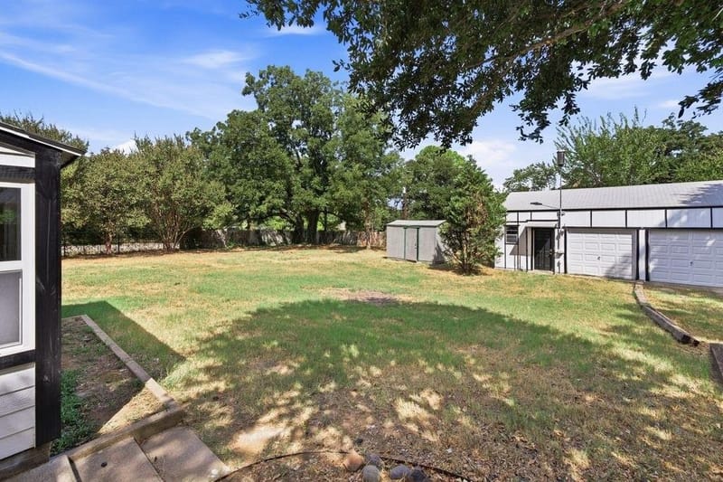 7501 Cains Meadow Court, Burleson TX 76028 - Photo 37