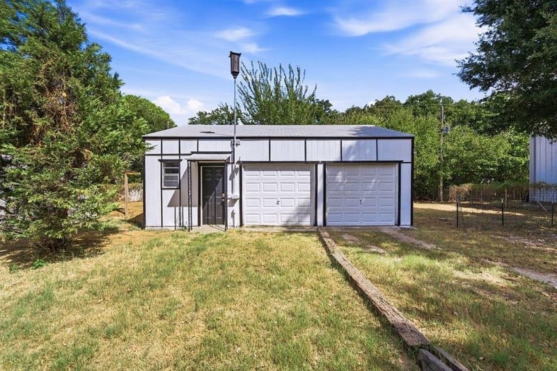 7501 Cains Meadow Court, Burleson TX 76028 - Photo 29