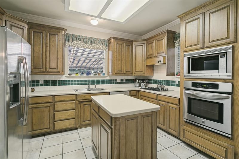 1814 Woodridge Drive, Arlington TX 76013 - Photo 10