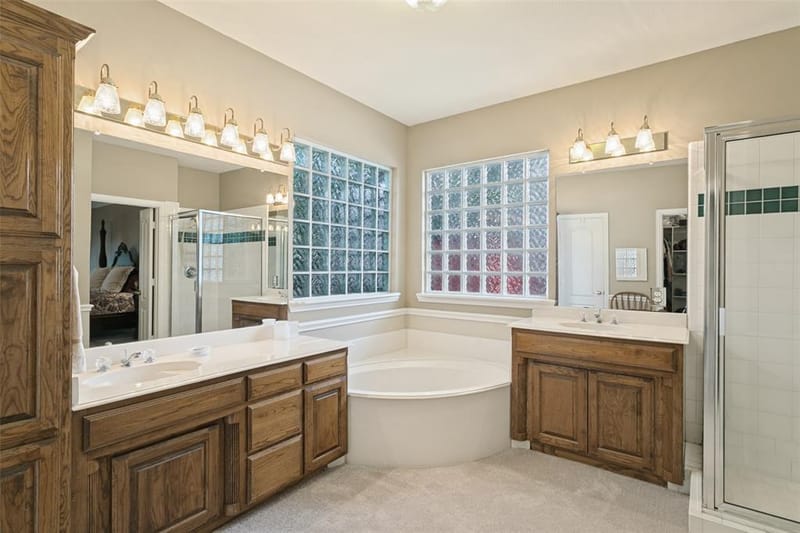 1814 Woodridge Drive, Arlington TX 76013 - Photo 19