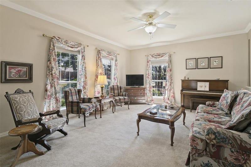 1814 Woodridge Drive, Arlington TX 76013 - Photo 4