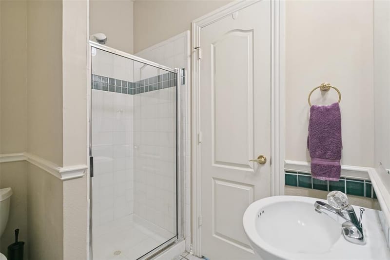 1814 Woodridge Drive, Arlington TX 76013 - Photo 8