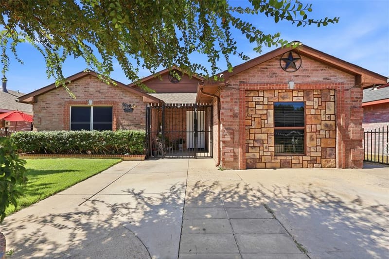 4704 Lizzy Drive, Dallas TX 75211